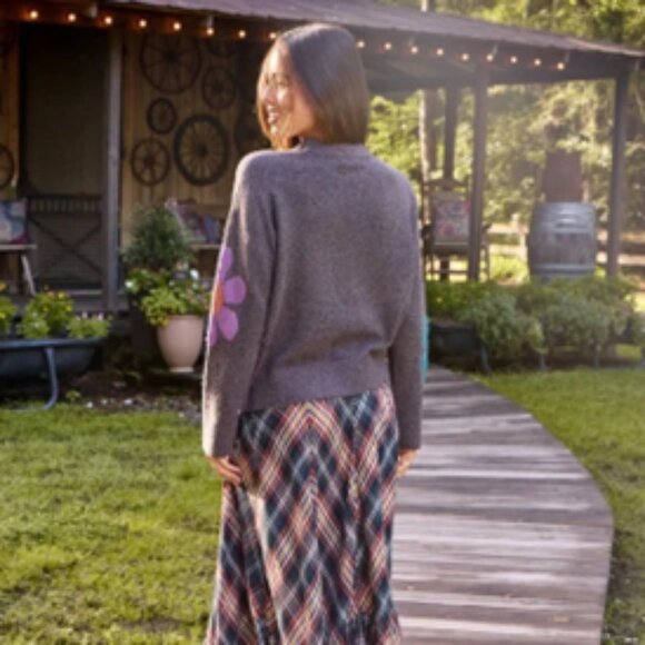 🆕Natural Life Everyone's Favorite Sweater Washed Black Daisy Size L - Picture 2 of 8